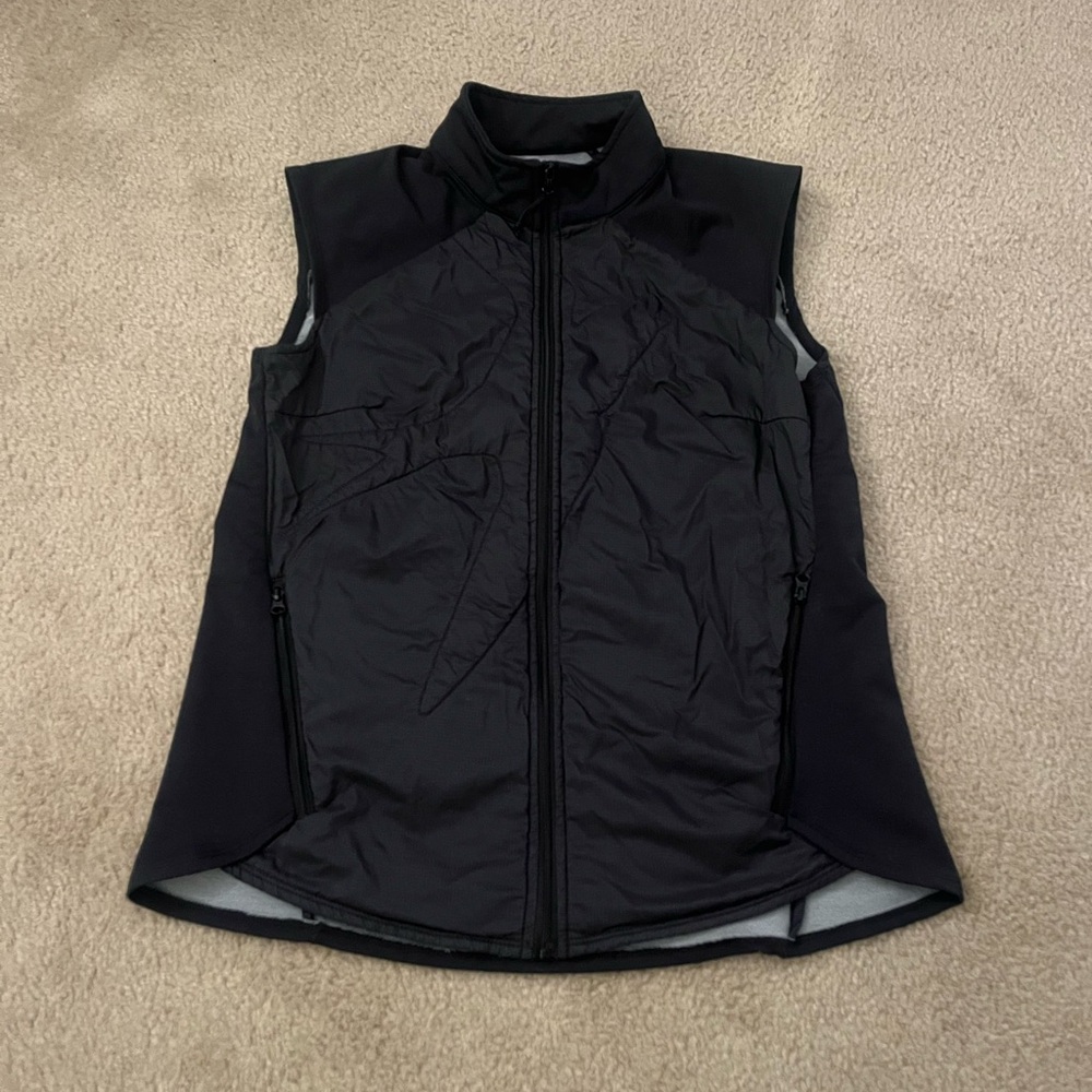 Oiselle Black Flyout Insulated Vest Sz Medium
